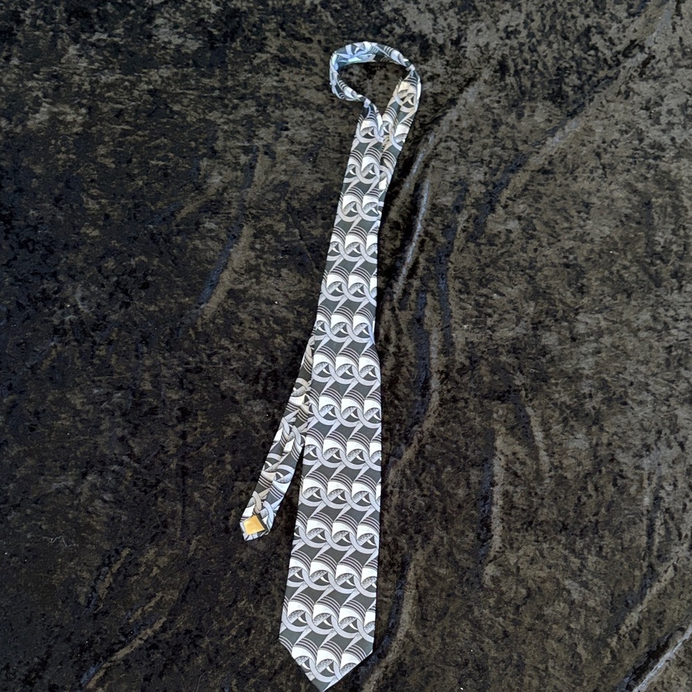 Stylish Black and White Patterned Men's Tie